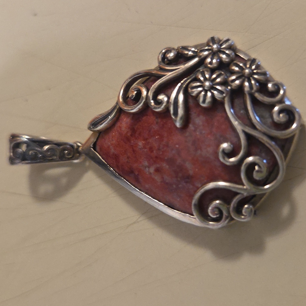 Norwegian Thulite Solitare Pendant in Sterling Silver.